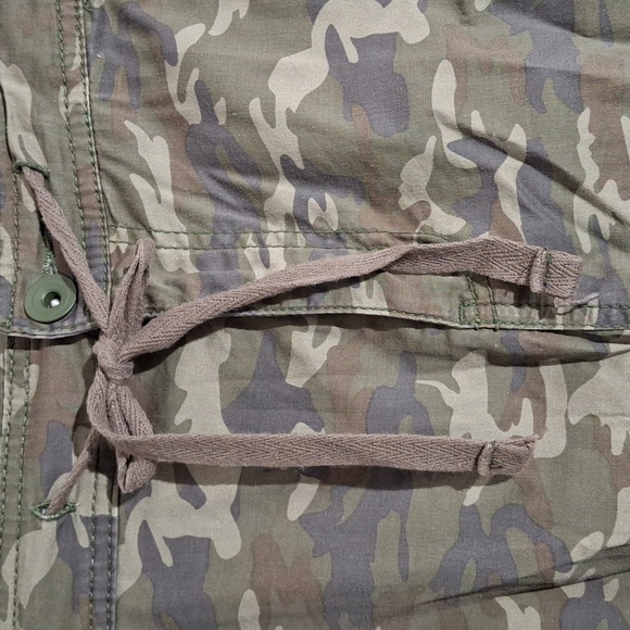 Style & Co Camouflage Capri Pants with Embroidery 18W - Picture 2 of 13